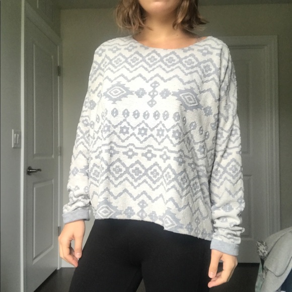 Tribal print cozy grey sweater - Picture 1 of 3